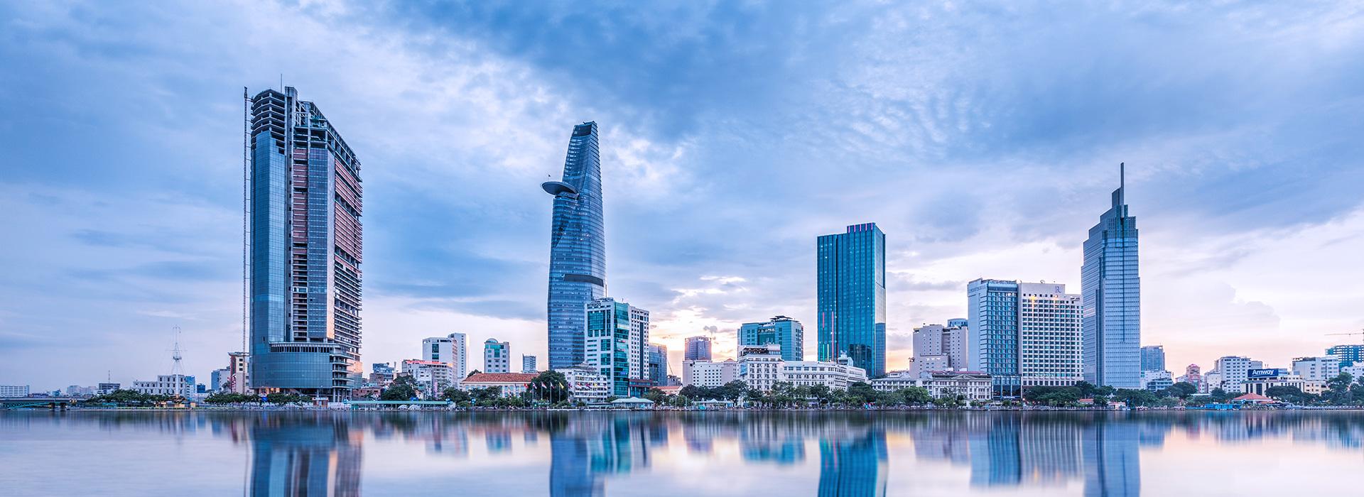 Toàn cảnh các tòa nhà đô thị bên sông
